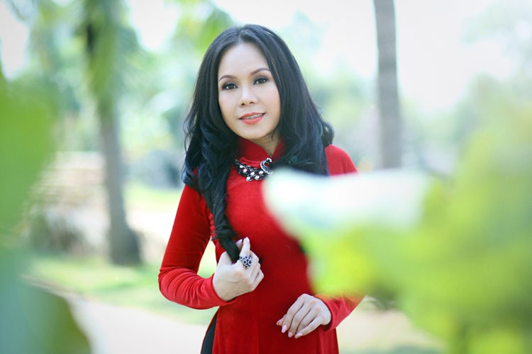 Danh hai Viet Huong dien ao dai tinh tu cung trai tre-Hinh-6